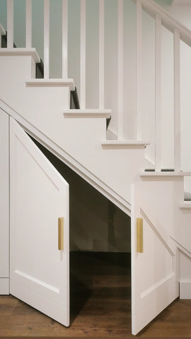 Every home can use more storage. Fortunately, the often-neglected space beneath a staircase provides an ideal spot for that. From coat closet, kitchen pantry, home office to bookshelves. The options are virtually endless.